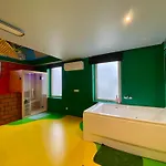 Retro Gaming Corner - Arcade Games - Jacuzzi - Sauna - Switch 2