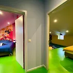 Retro Gaming Corner - Arcade Games - Jacuzzi - Sauna - Switch 2 *