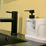 Retro Gaming Corner - Arcade Games - Jacuzzi - Sauna - Switch 2