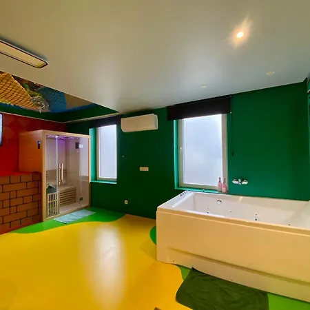 Retro Gaming Mood - Arcade Games - Jacuzzi - Sauna - Switch 2