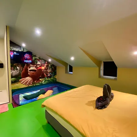 Retro Gaming Mood - Arcade Games - Jacuzzi - Sauna - Switch 2 *